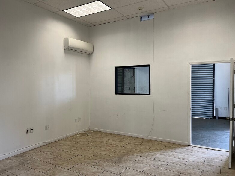 More Photos Of 919 West St, Pelham Manor Warehouse For Lease