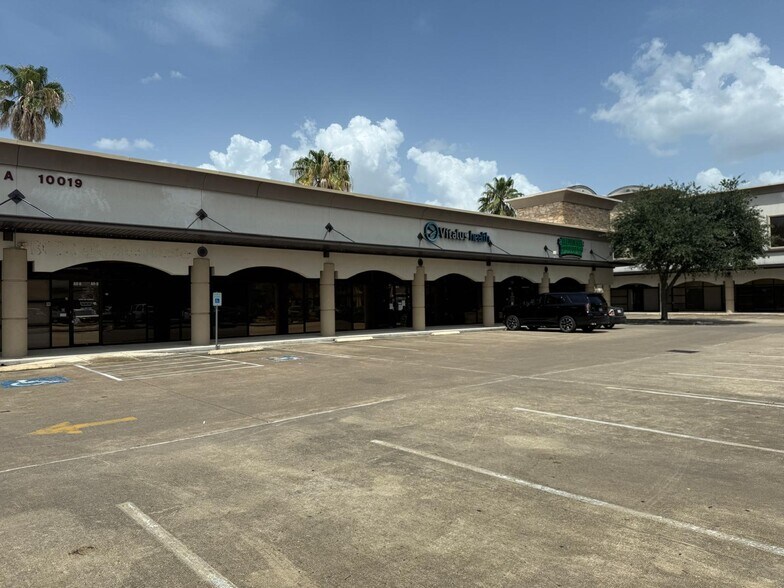 More Photos Of 10019 Main St, Houston Office For Lease