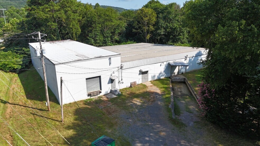 Primary Photo Of 360 Carbondale Rd SW, Dalton Warehouse For Sale
