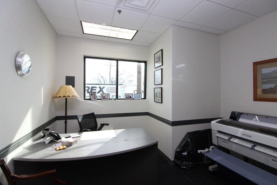 More Photos Of 1101 Woods St, Gainesville Warehouse For Lease