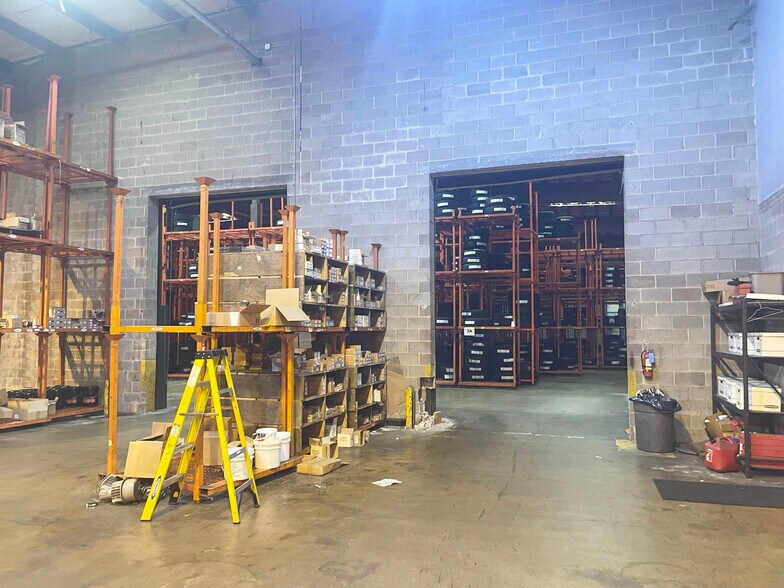 More Photos Of 9061-9073 Euclid Ave, Manassas Warehouse For Lease