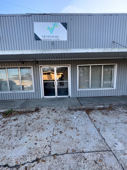 More Photos Of 815 N 3rd St, Lufkin Flex For Sale