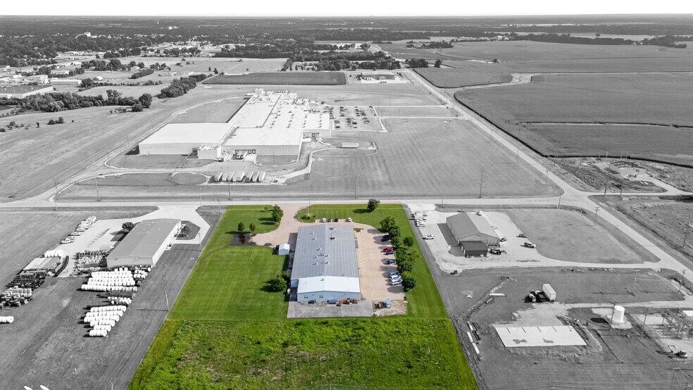 More Photos Of 900 W Miller Rd, Iola Manufacturing For Sale