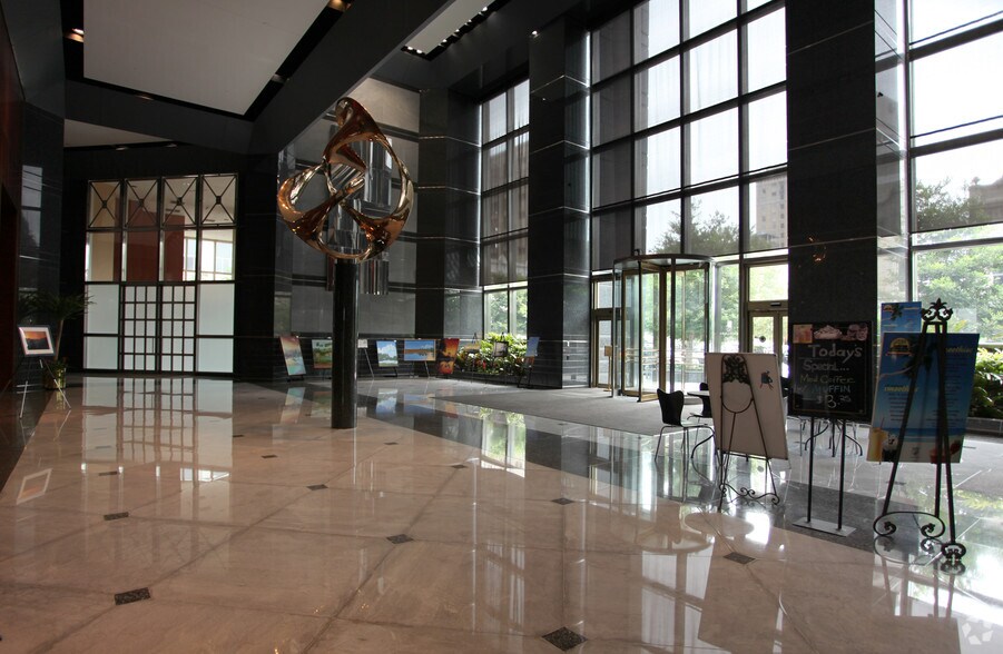 More Photos Of 50 N Laura St, Jacksonville Office For Lease