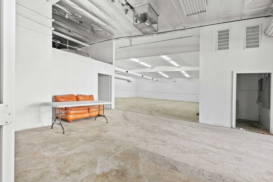 More Photos Of 11834-11836 Vose St, North Hollywood Warehouse For Lease