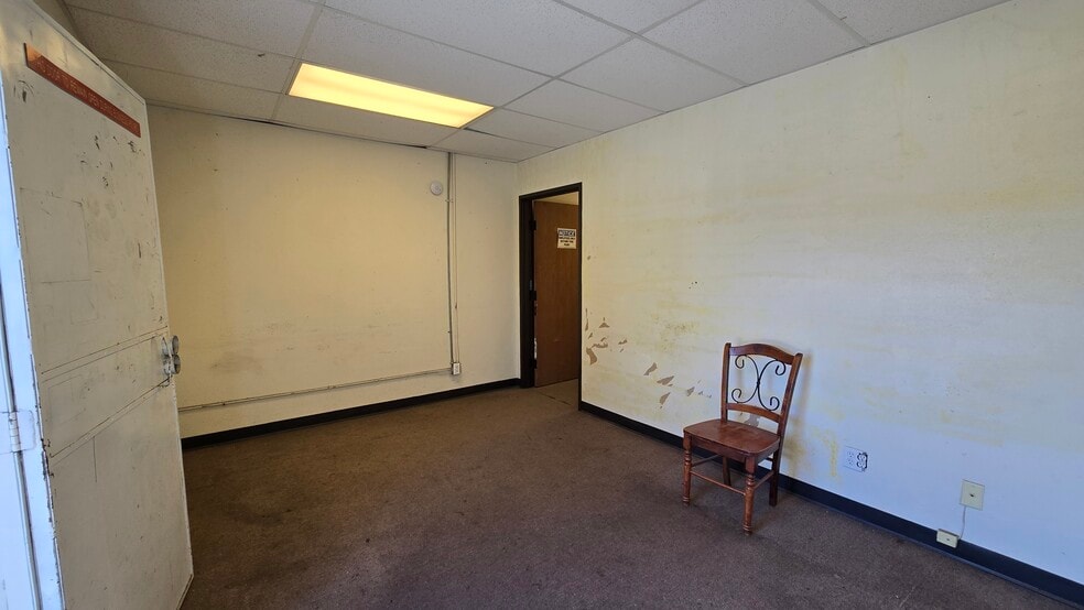 More Photos Of 2001 Hawkins Circle, Los Angeles Warehouse For Lease