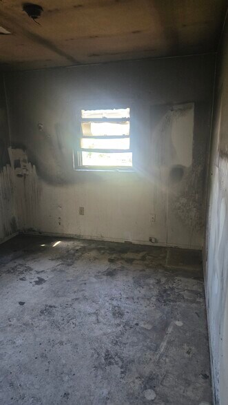 More Photos Of 5835 8th St, Zephyrhills Flex For Sale