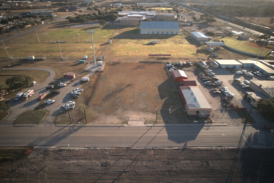 More Photos Of 150 Stadium Dr, Alice Land For Lease