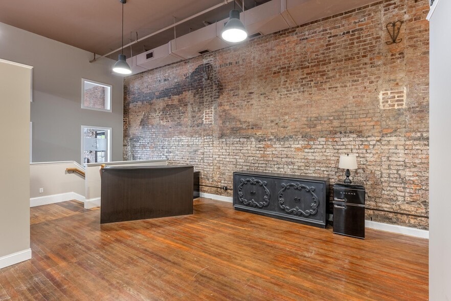 More Photos Of 1463 Market St, Chattanooga Storefront Retail Office For Sale