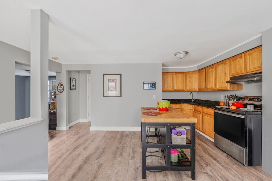 More Photos Of 504 Fire Island Ave, Babylon Flex For Sale