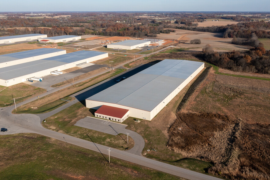 More Photos Of 720 Garvin Ln, Franklin Distribution For Lease