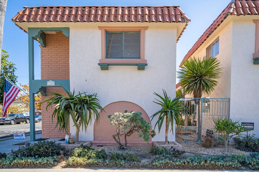 More Photos Of 1102 Central Ave, Seal Beach Apartments For Sale