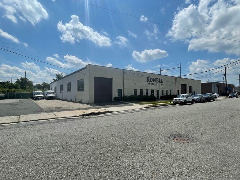 More Photos Of 300 Cox St, Roselle Manufacturing For Sale