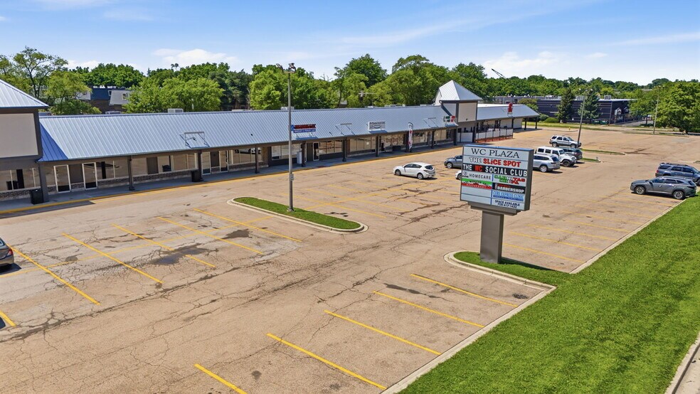 More Photos Of 944 E Roosevelt Rd, West Chicago Storefront For Lease
