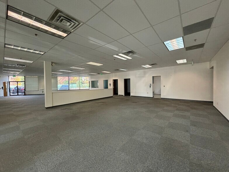 More Photos Of 144 Main St, East Hartford Storefront For Lease