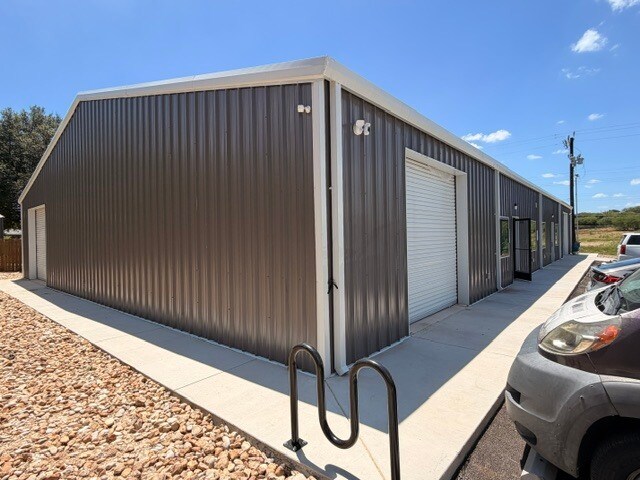 More Photos Of 2022 Pinn Rd, San Antonio Light Distribution For Sale