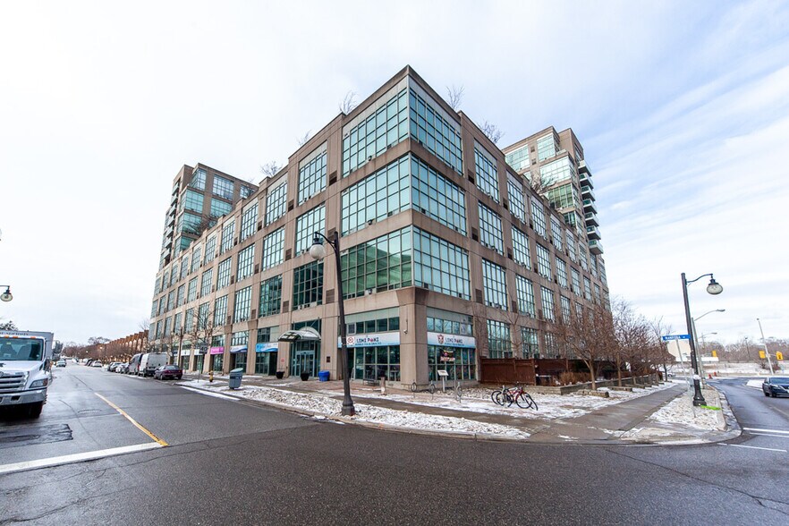 More Photos Of 250-300 Manitoba St, Toronto Apartments For Sale
