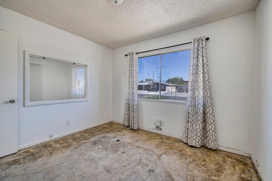 More Photos Of 5021 Alta Dr, Las Vegas Office Residential For Sale