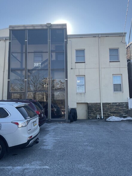 More Photos Of 187 E Main St, Westminster Office For Lease