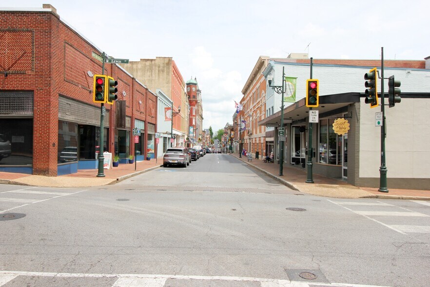 More Photos Of 217-219 W Beverly St, Staunton Storefront Retail Office For Sale