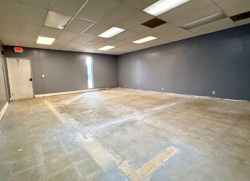 More Photos Of 1020 NW 1st Ct, Hallandale Beach Showroom For Lease