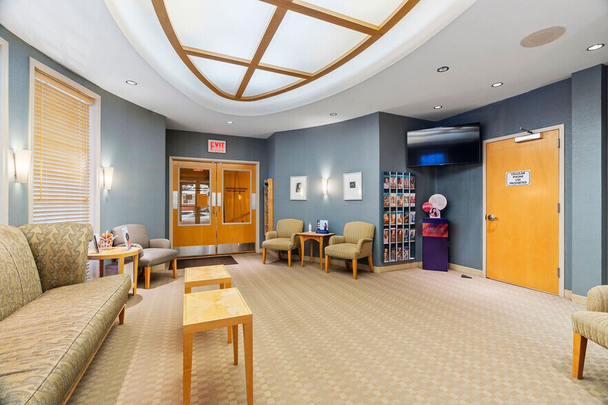 More Photos Of 2777 Hylan Blvd, Staten Island Office For Sale