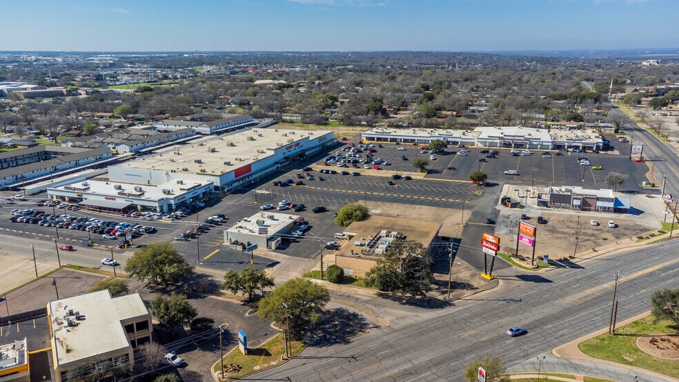 More Photos Of 1200 Richland Dr, Waco Unknown For Lease