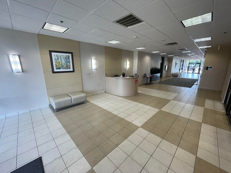 More Photos Of 800 W Airport Fwy, Irving Office For Lease