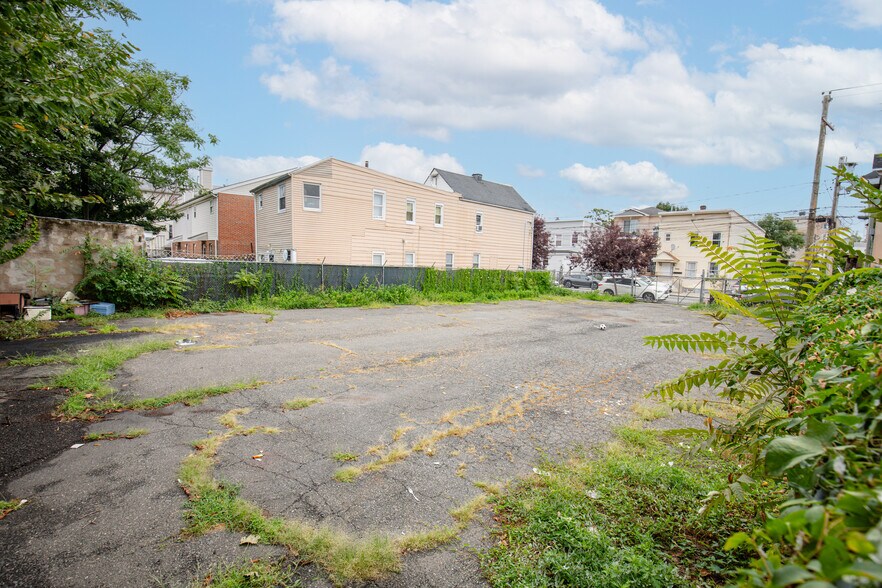 More Photos Of 297 16th Ave, Newark Land For Sale