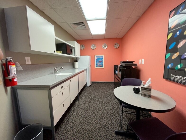 More Photos Of 2012 Renard Ct, Annapolis Showroom For Sale