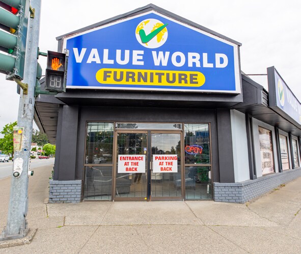 More Photos Of 32009 S Fraser Way, Abbotsford Storefront For Sale