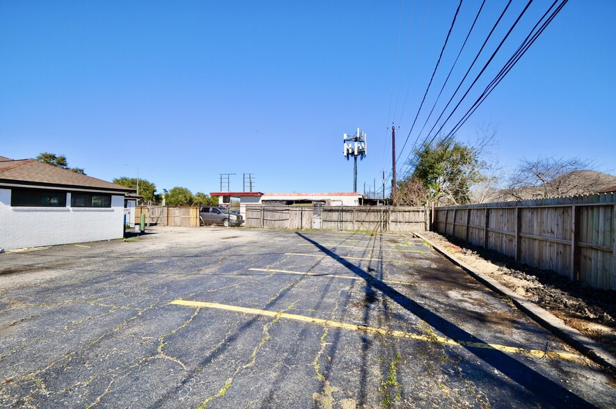 Primary Photo Of 7126 Bellfort St, Houston Medical For Lease