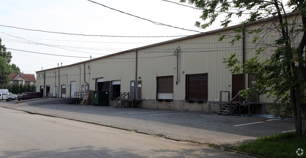 More Photos Of 70-96 Jansen Ave, Essington Warehouse For Lease