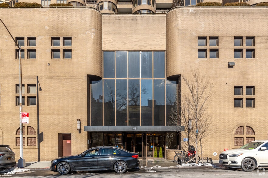 More Photos Of 345 E 37th St, New York Medical For Sale
