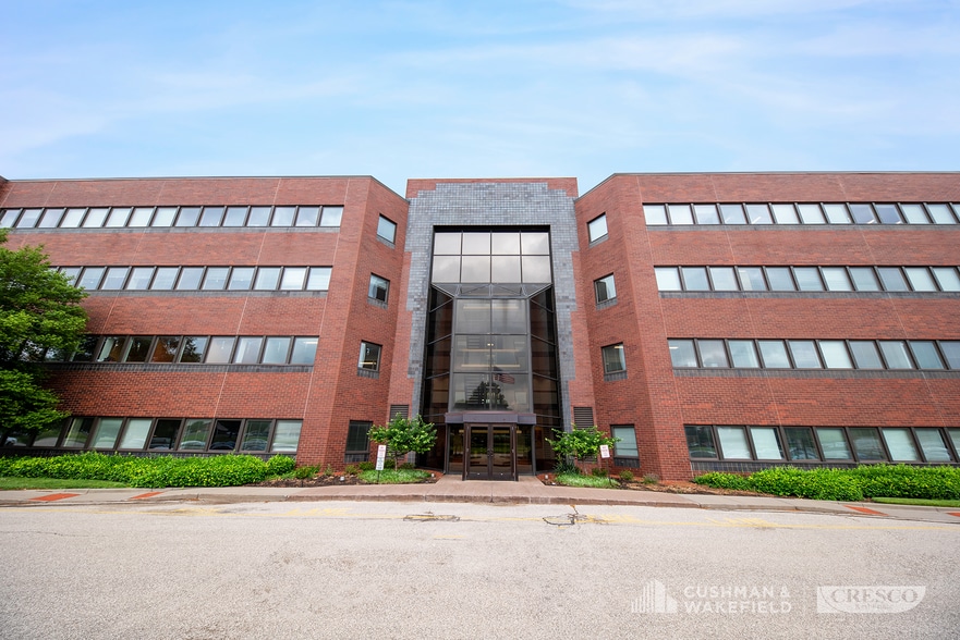 More Photos Of 26301 Curtiss Wright Pky, Richmond Heights Office For Lease