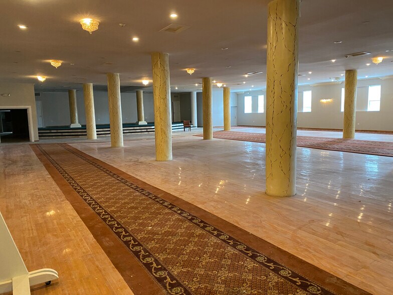 More Photos Of 2613 W Hunting Park Ave, Philadelphia Light Distribution For Lease