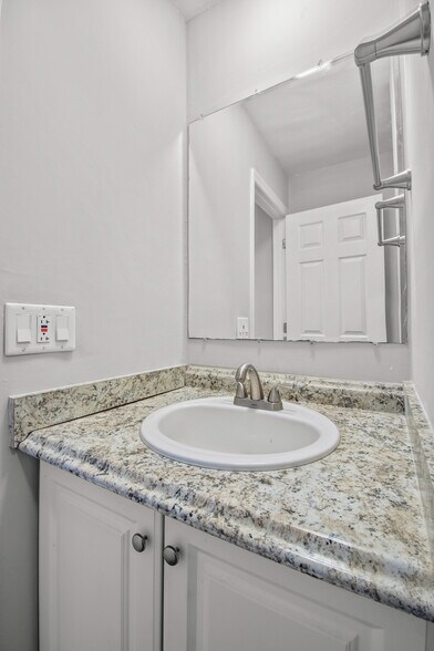More Photos Of 324 Walton Ferry Rd, Hendersonville Apartments For Sale