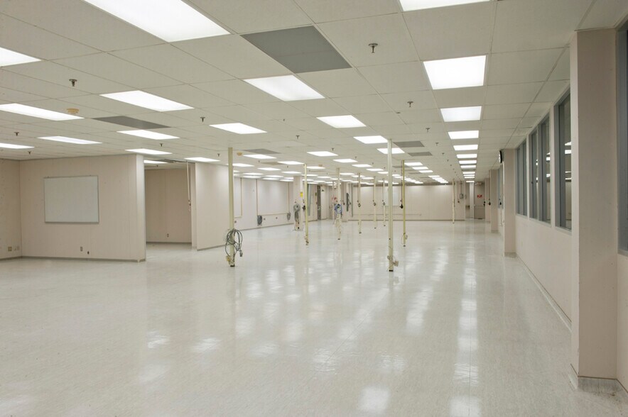 More Photos Of 4005 Technology Dr, Angleton Office For Lease