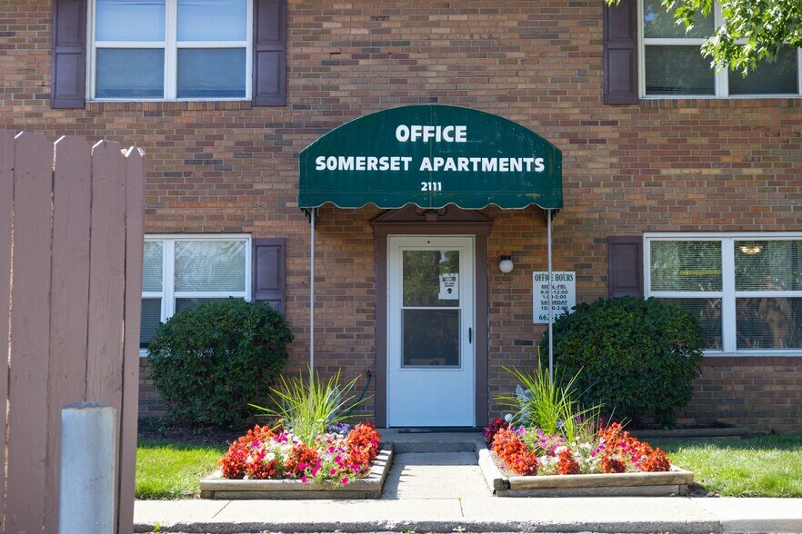 More Photos Of 2111 W Frederick Dr, Marion Apartments For Sale