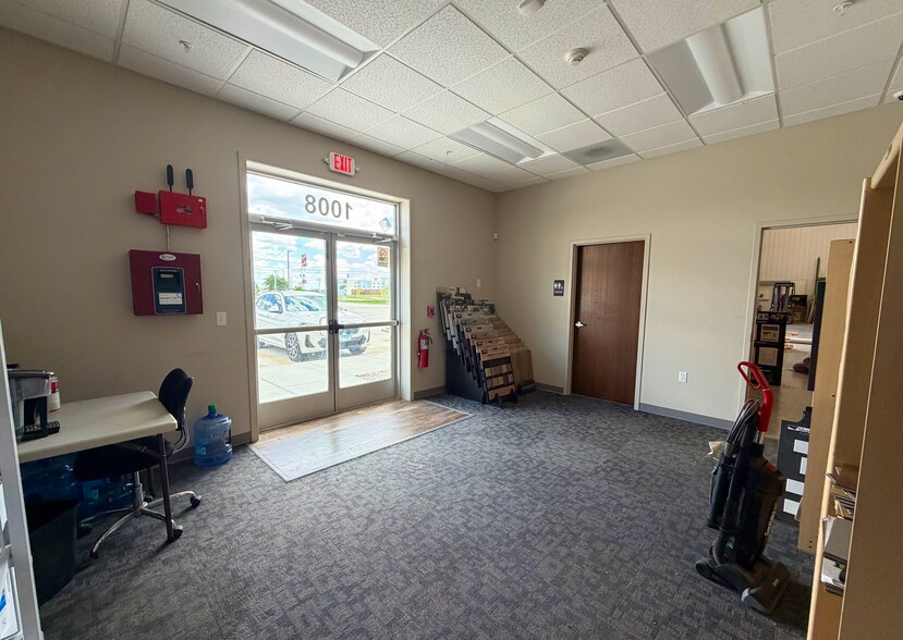 More Photos Of 1008 Wylie Dr, Bloomington Industrial For Sale