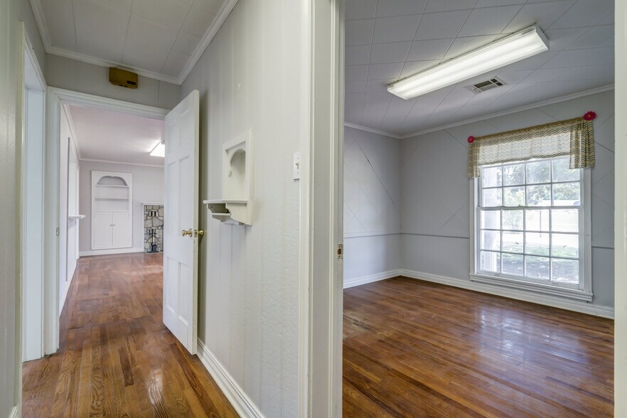 More Photos Of 2600 Arlington St, Ada Office Residential For Sale