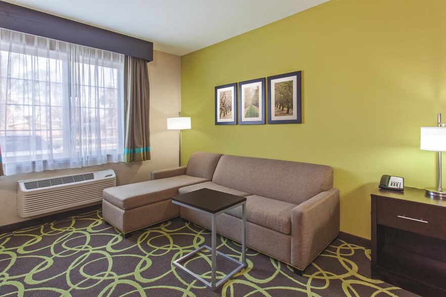 More Photos Of 20 W Pacheco Blvd, Los Banos Hotel For Sale