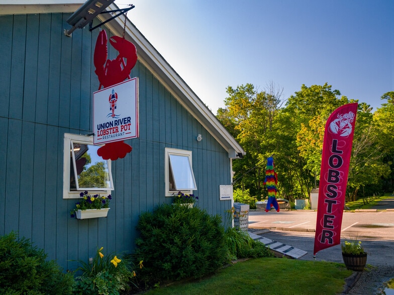 More Photos Of 8 South St, Ellsworth General Retail For Sale