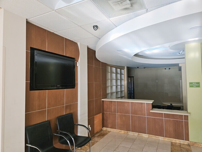 More Photos Of 2120 W 8th St, Los Angeles Office For Sale