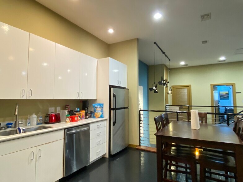 More Photos Of 523 24th St, Galveston Loft Creative Space For Sale