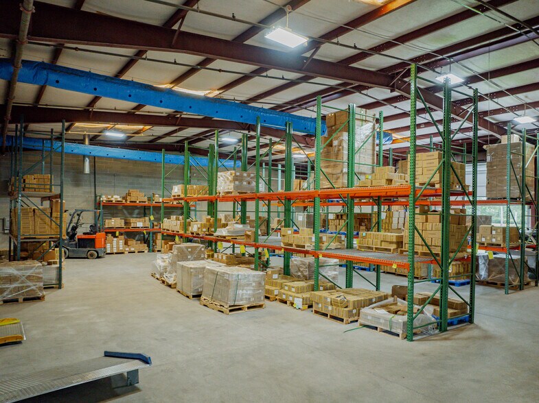 More Photos Of 3138 Industry Dr, North Charleston Warehouse For Lease