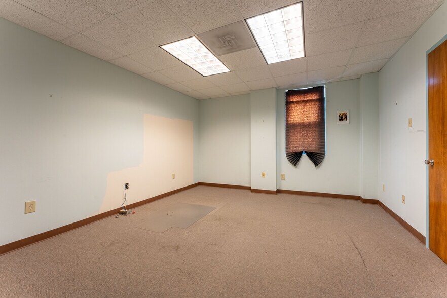 More Photos Of 7370 Chef Menteur Hwy, New Orleans Lodge Meeting Hall For Sale