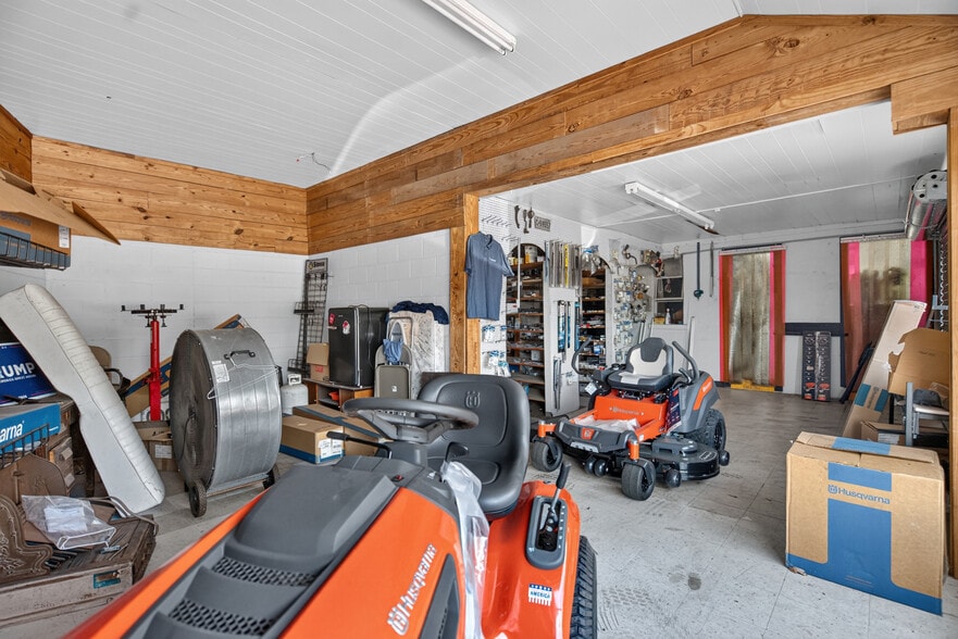 More Photos Of 217 Main St, Pine Mountain General Retail For Sale