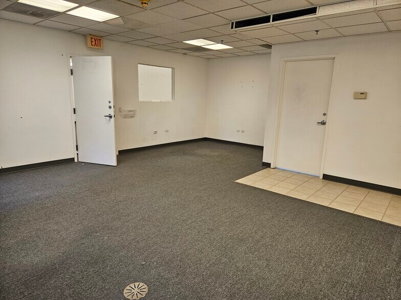 More Photos Of 932 N Wright St, Naperville Office For Lease