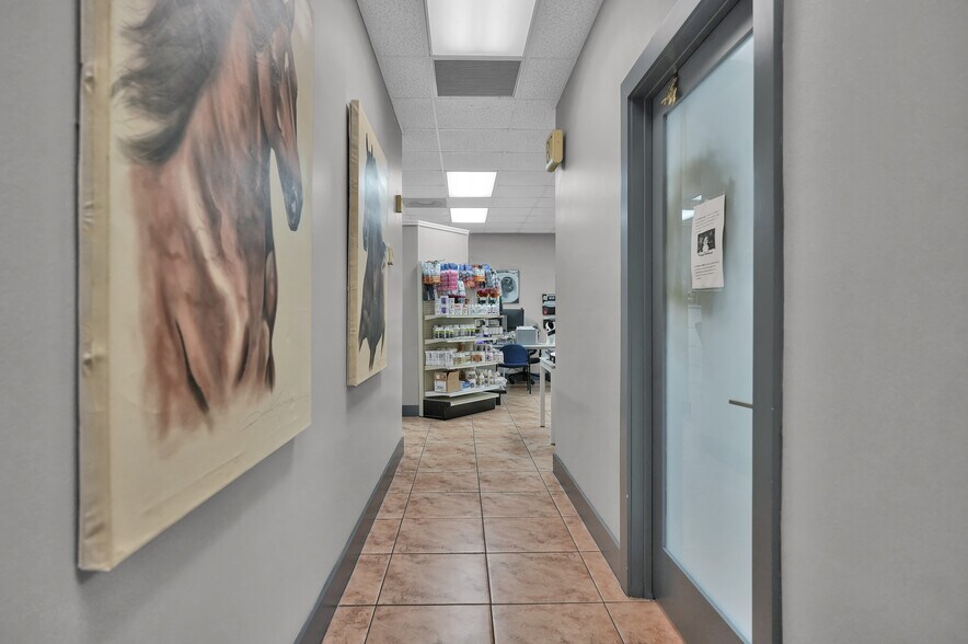 More Photos Of 8111-8119 NW 33rd St, Miami Warehouse For Sale